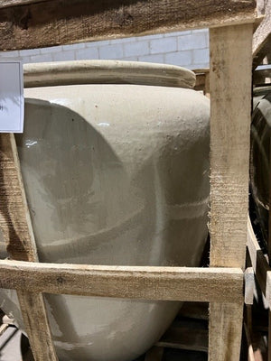 Medium Round Planter with Rolled Edge – Distressed White