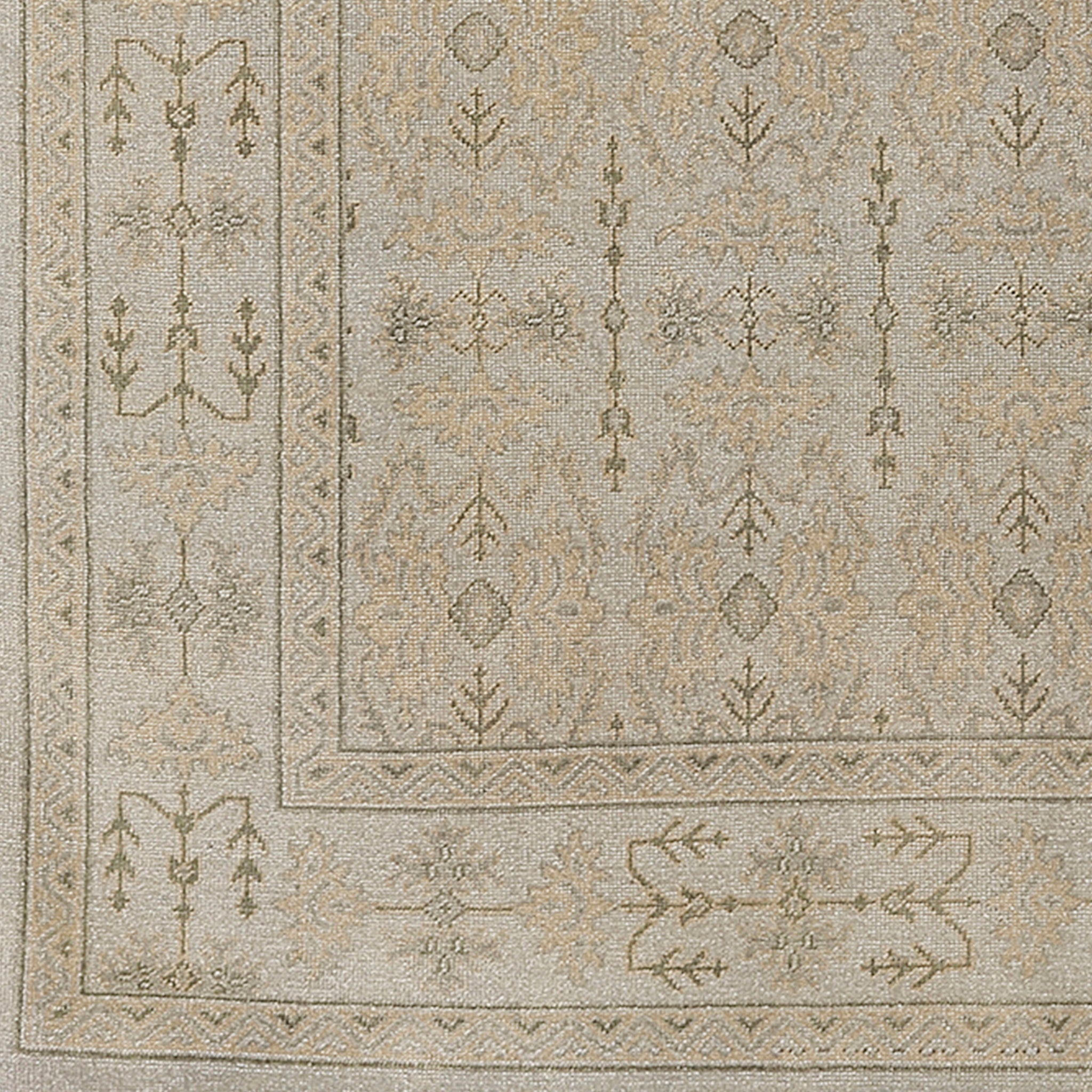 Surya Castle CSL-6005 Handmade Rug