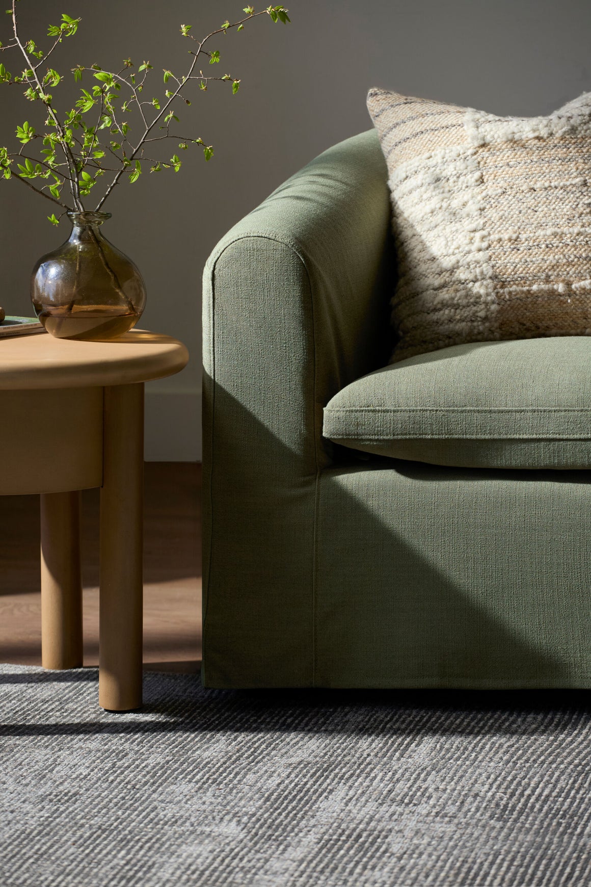 Surya Lindy LNDY-001 Sofa