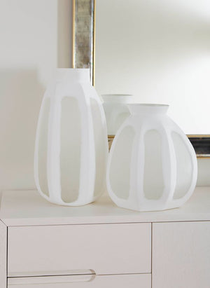 Helsinki Large Vase, Powder White | Helsinki Collection | Villa & House