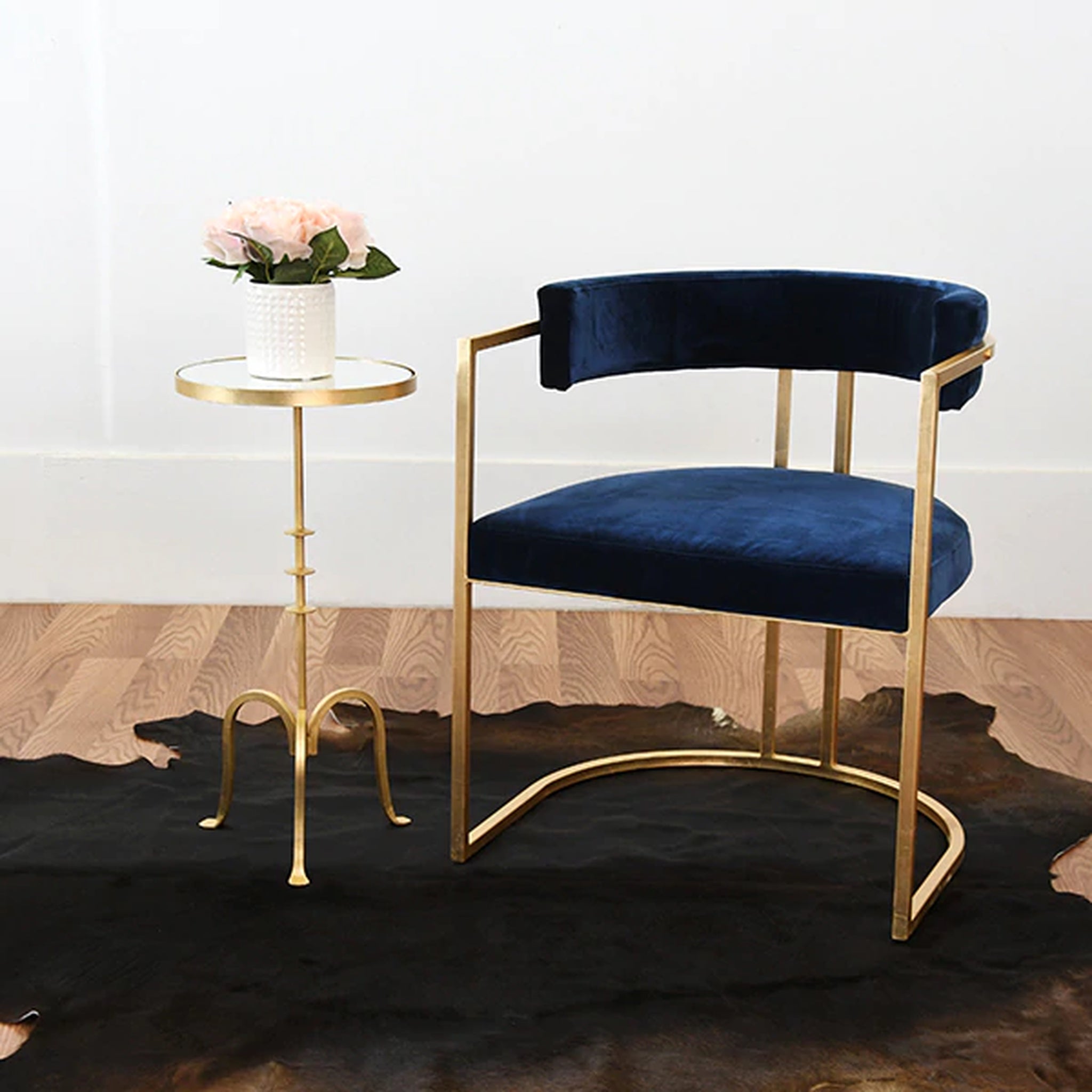 Worlds Away Bessie Round Mirrored Top Cigar Table - Gold Leaf